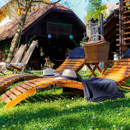 Resort Pod Orehi - Bled - Apartma & Glamping & Savna מראה חיצוני תמונה